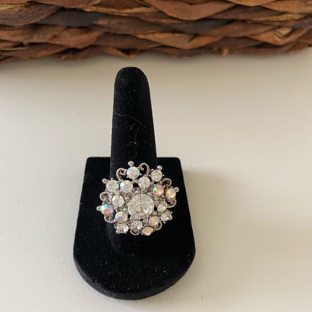 Adjustable rhinestone ring